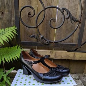 Earthies Black Leather Heels
